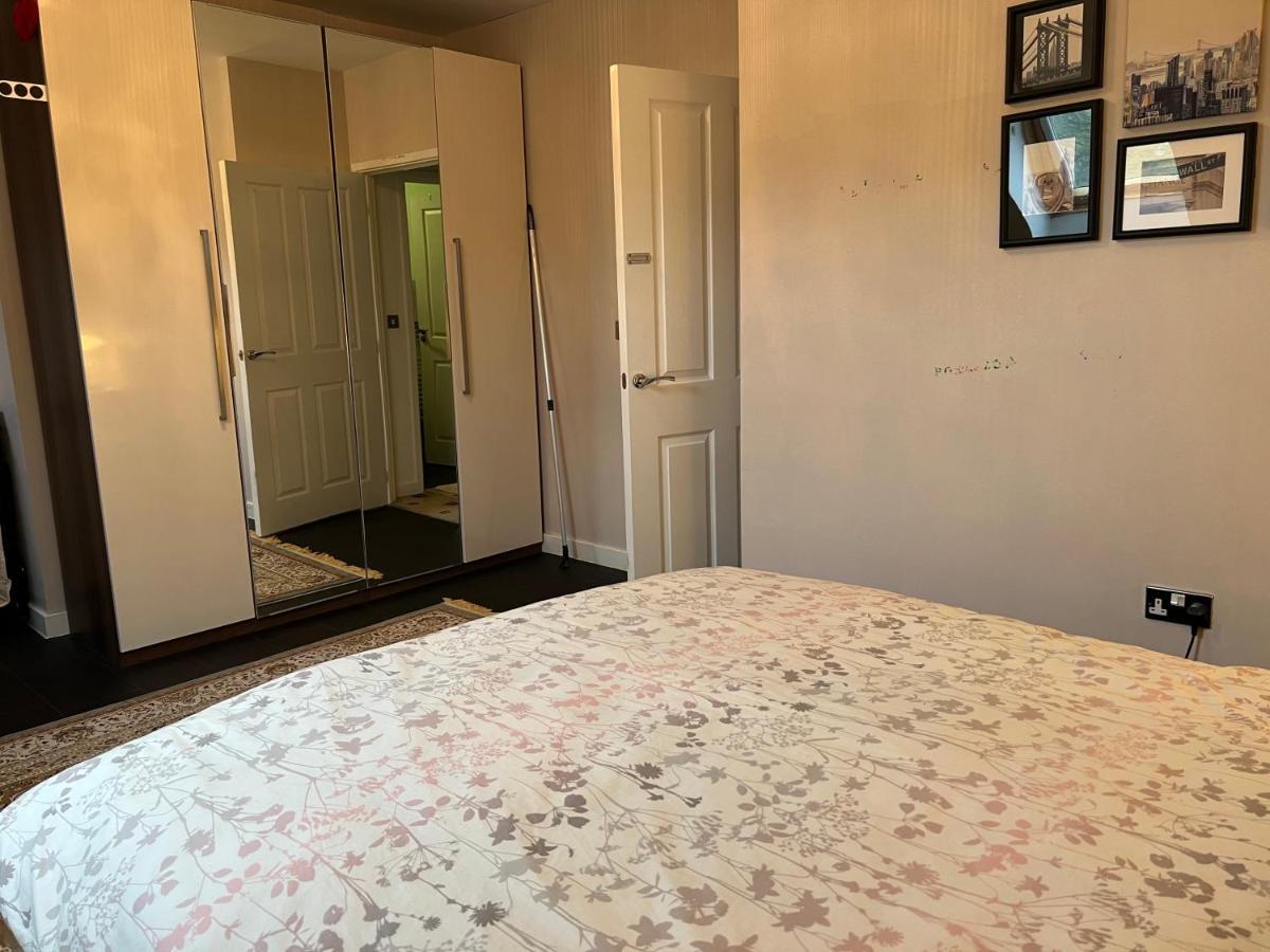 Sheffield City Centre , Free Wifi & Parking - Private Room - Shared House ภายนอก รูปภาพ