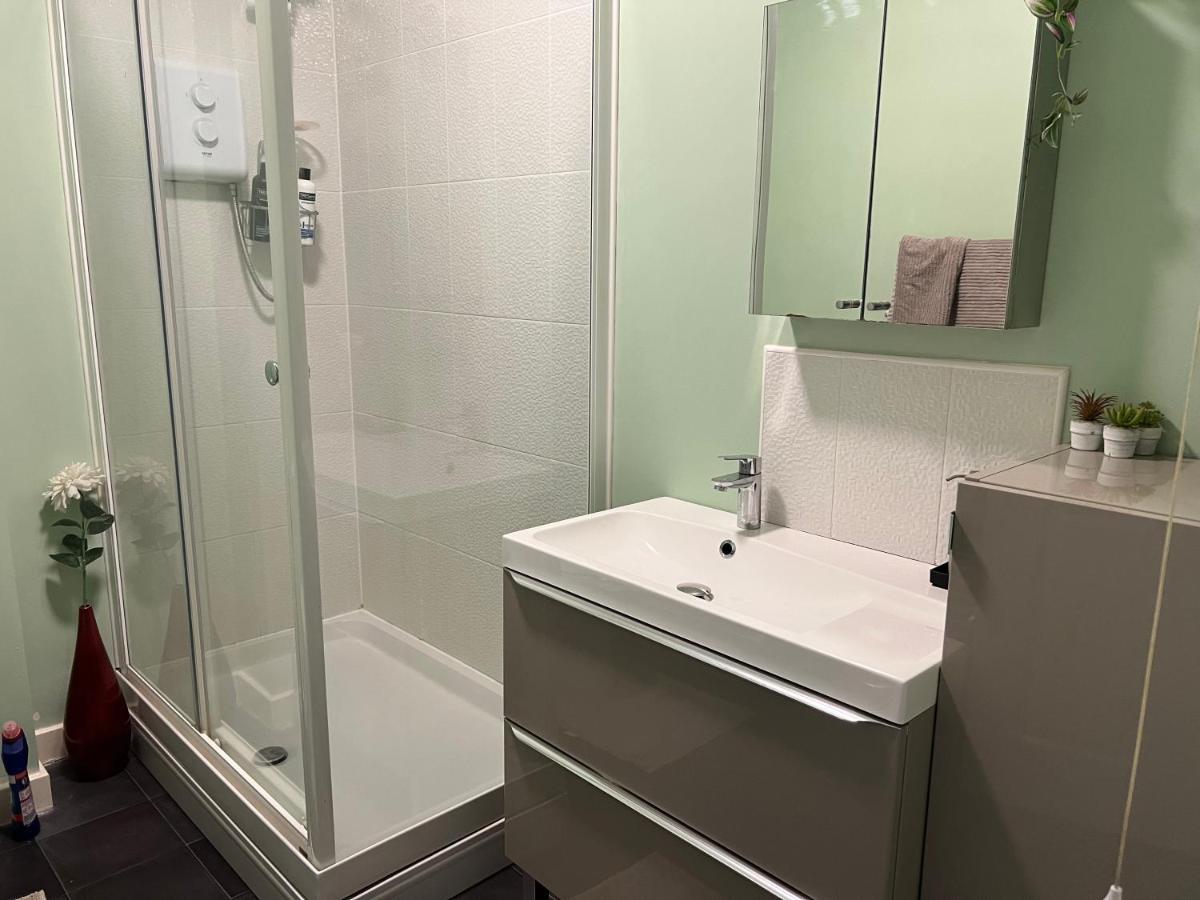 Sheffield City Centre , Free Wifi & Parking - Private Room - Shared House ภายนอก รูปภาพ